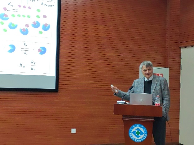 加拿大皇家科學(xué)院院士Janusz Pawliszyn教授參觀我司儀器展廳