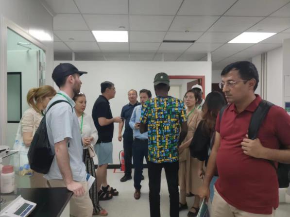 國際生態(tài)水文學前沿高級研修班學員參觀我司