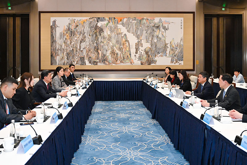 生態(tài)環(huán)境部部長黃潤秋會見上海合作組織國家綠色發(fā)展論壇部分參會嘉賓