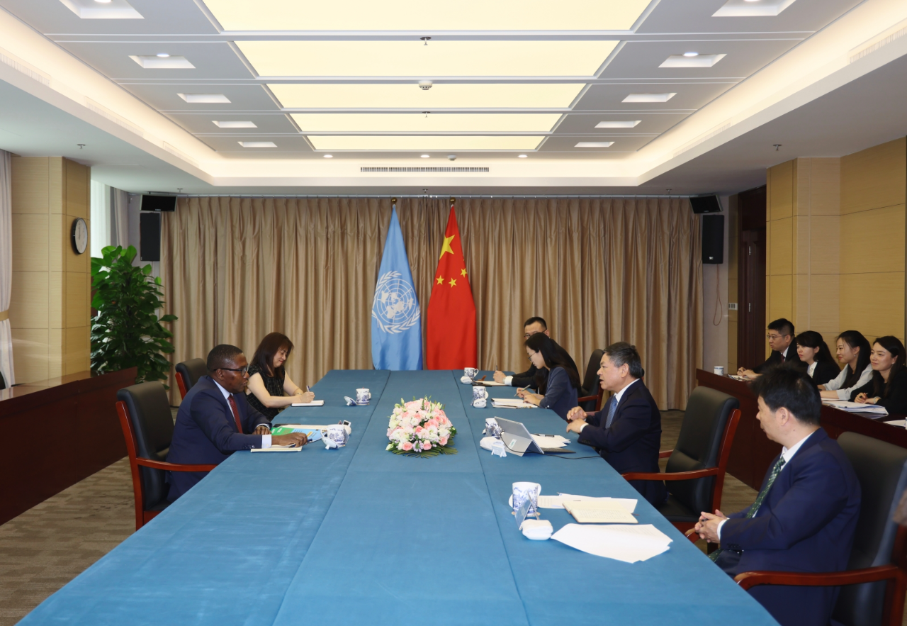 生態(tài)環(huán)境部部長(zhǎng)黃潤(rùn)秋會(huì)見聯(lián)合國(guó)秘書長(zhǎng)氣候行動(dòng)和公正轉(zhuǎn)型特別顧問、聯(lián)合國(guó)助理秘書長(zhǎng)塞爾溫·哈特