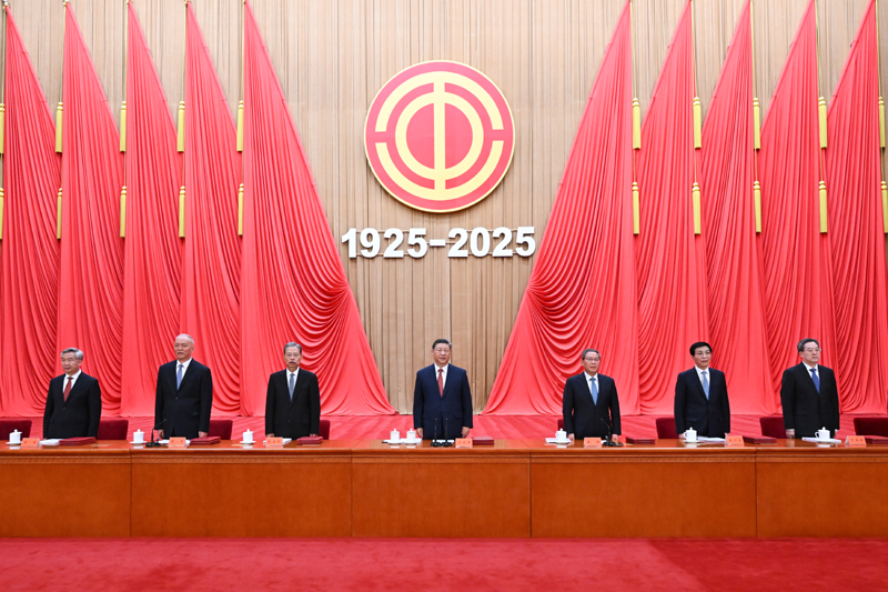 2025科學(xué)教師特色研修班一行探訪我司智能儀器裝備展廳