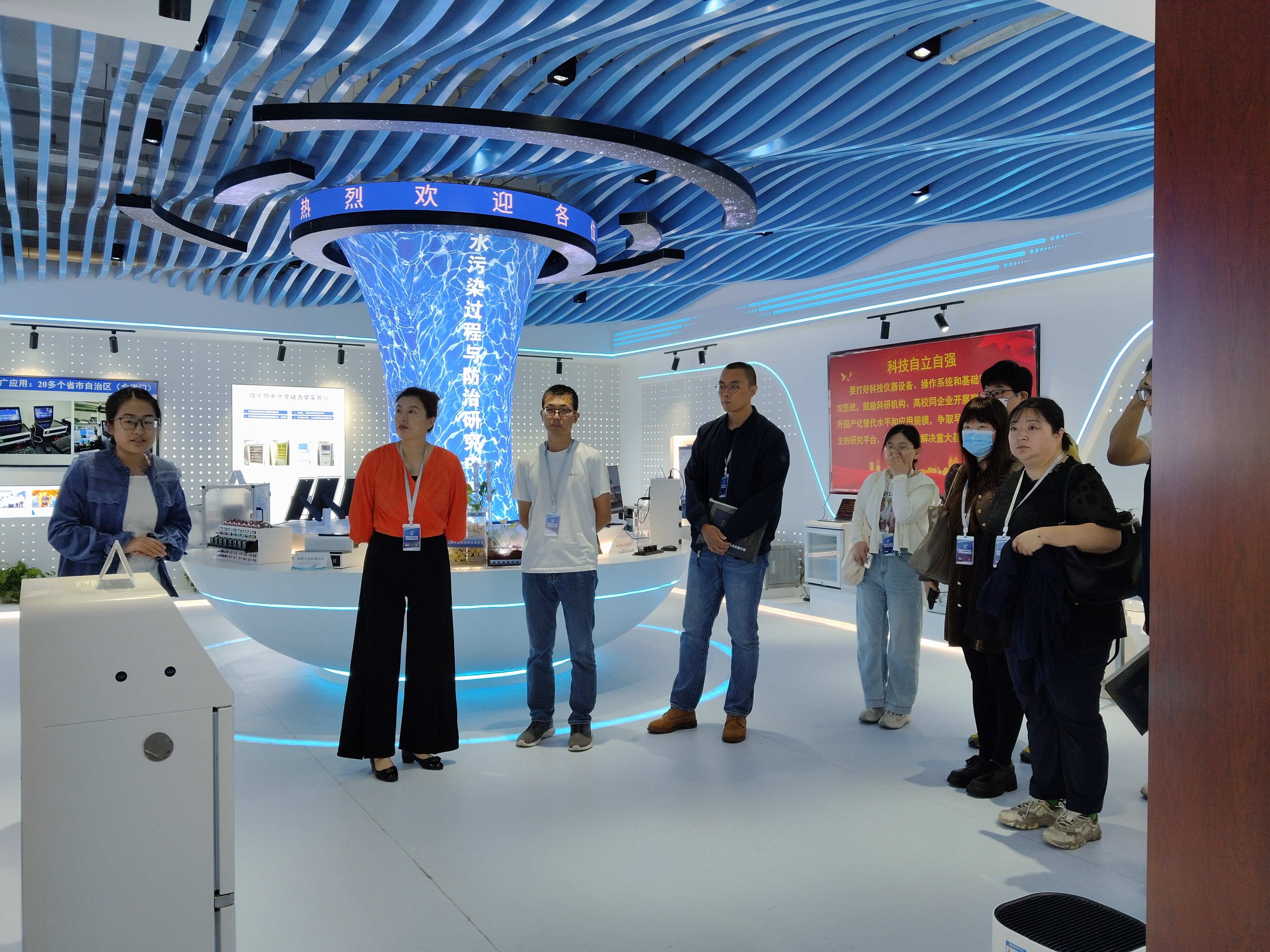 國家知識(shí)產(chǎn)權(quán)局電學(xué)部審查員一行參觀我司展廳