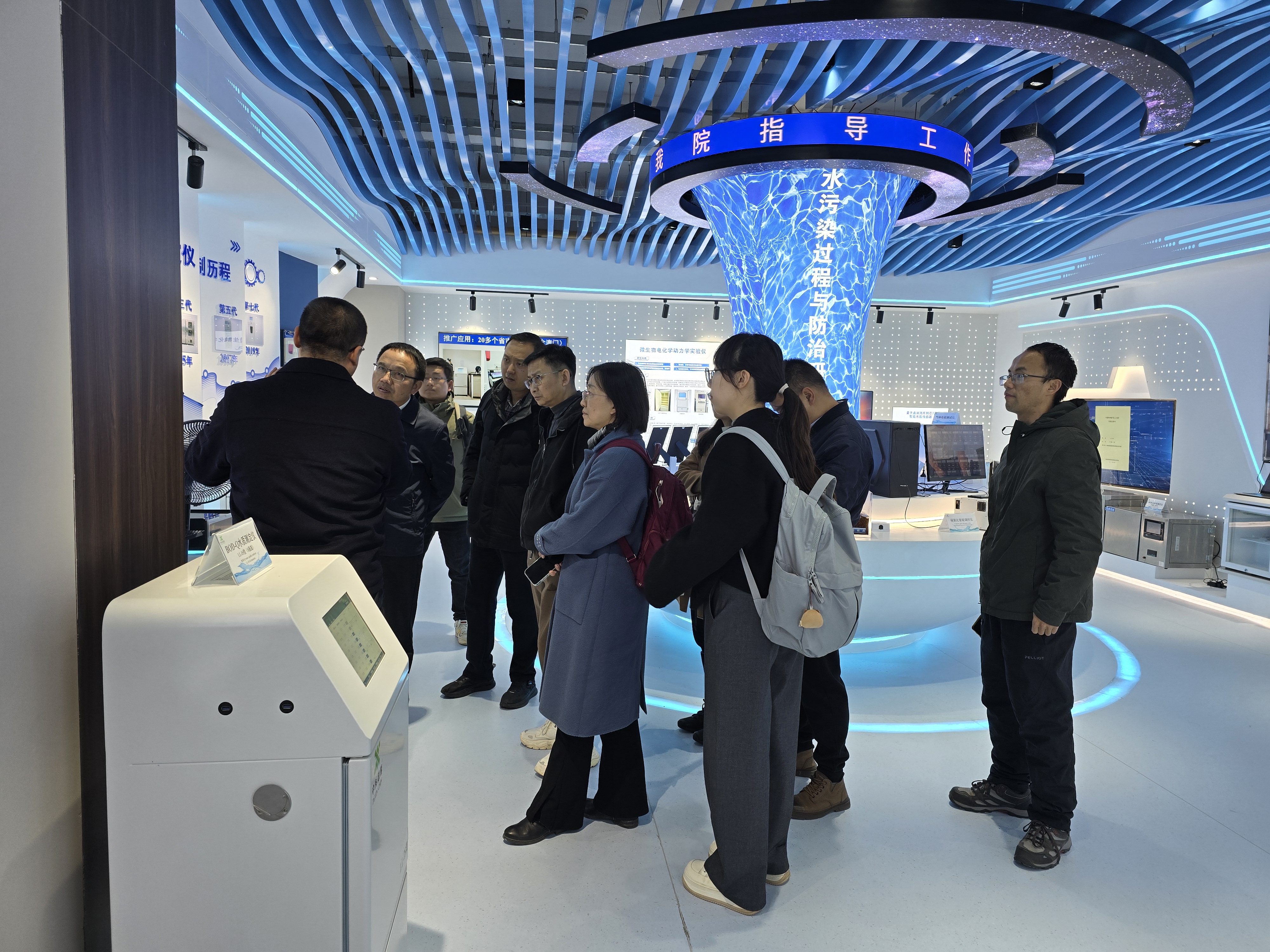 昆明市科學(xué)技術(shù)局一行參觀我司展廳