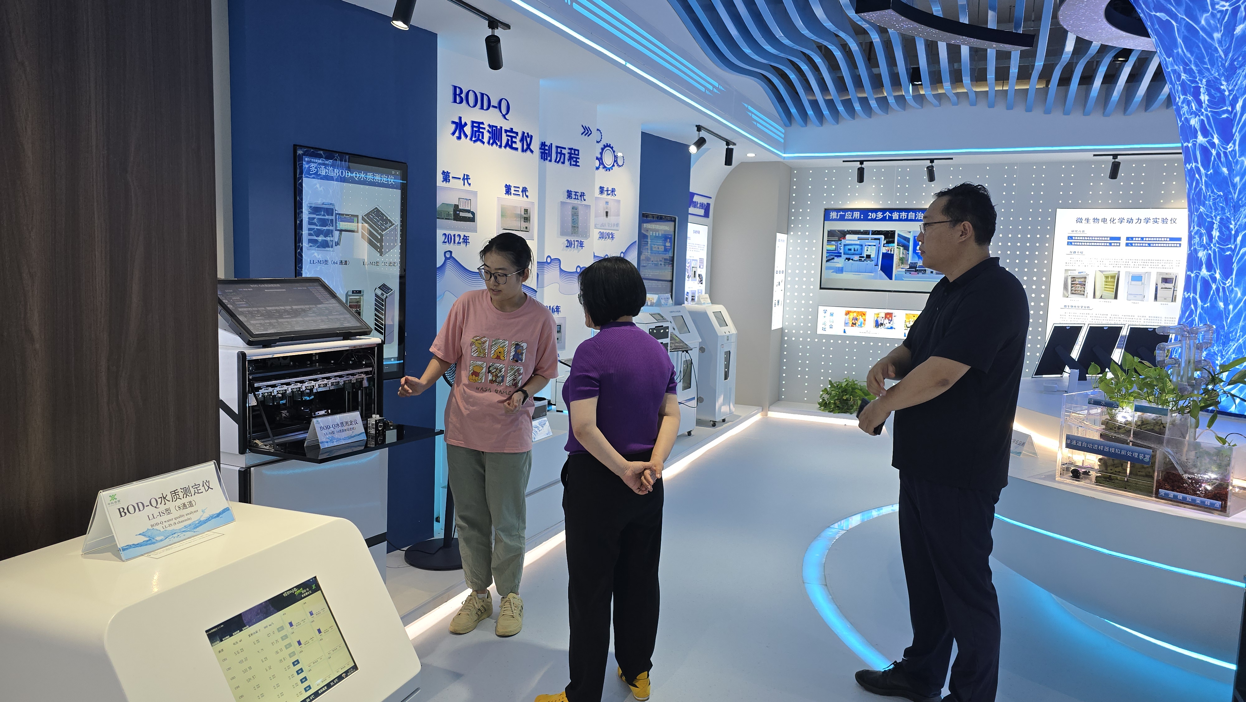 中鐵建代表團參觀考察我司儀器展廳 共話技術(shù)新機遇